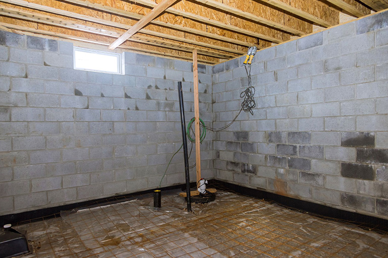 Basement construction with a concrete raft for cement pouring